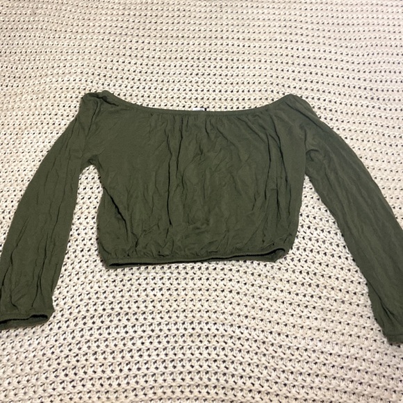 (4 for $20) H&M Off the Shoulder Top - Picture 2 of 3